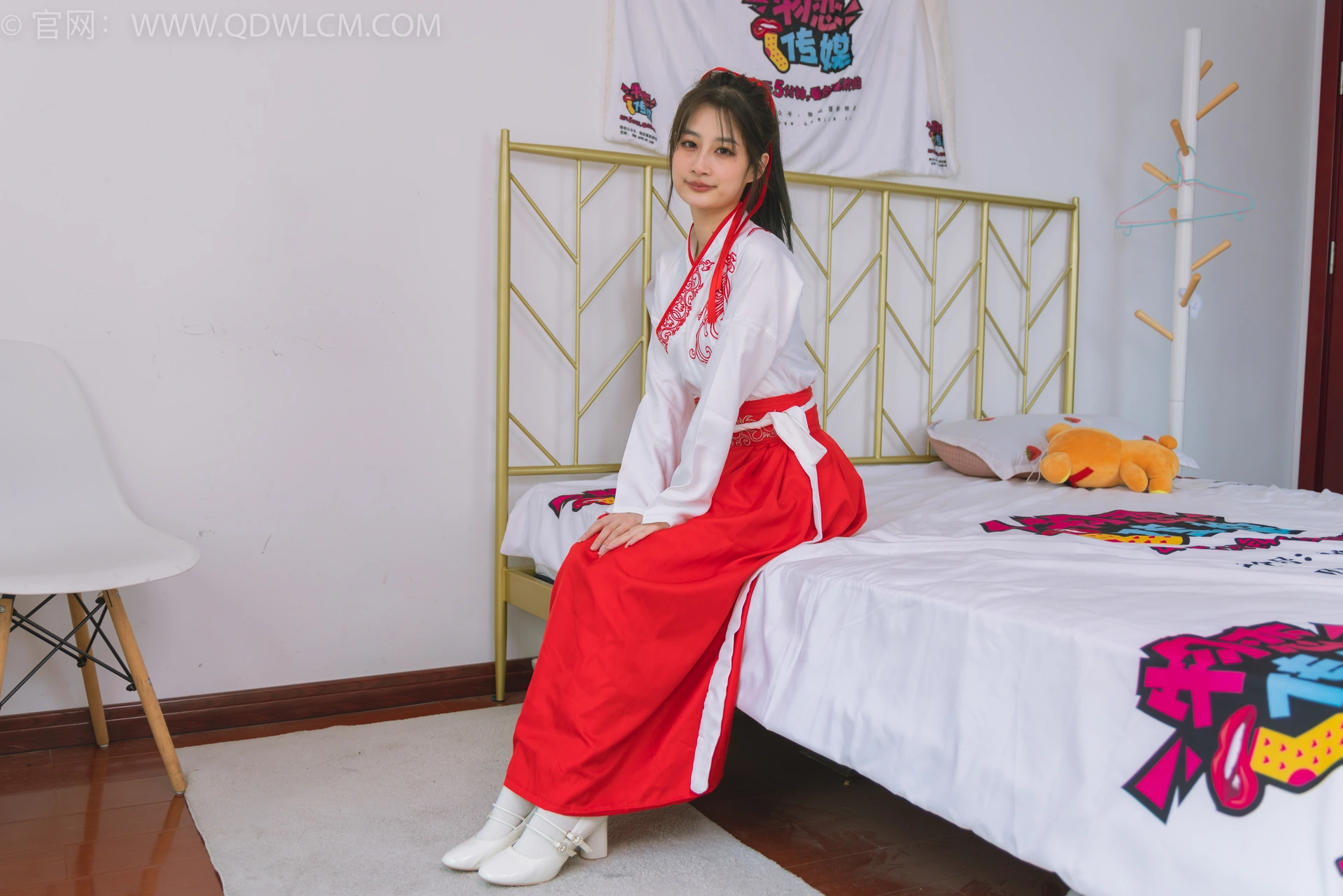 物恋传媒 NO.1482 卿卿-红衣少女 2